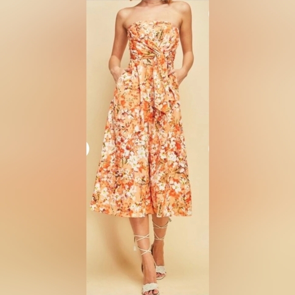 Entro Floral Strapless Romper - Picture 1 of 8